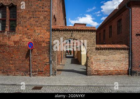 Rues de la vieille ville. Juterbog est une ville historique du nord-est de l'Allemagne, dans le quartier de Brandebourg. Banque D'Images