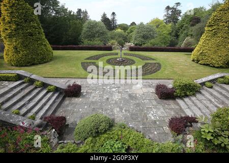 Château de Glenapp, Ballantrae, Girvan KA26 0NZ, Écosse, Royaume-Uni. 5 étoiles Luxury Castle Hotel, Ayrshire, South West Scotland. Les jardins de la terrasse formelle Banque D'Images