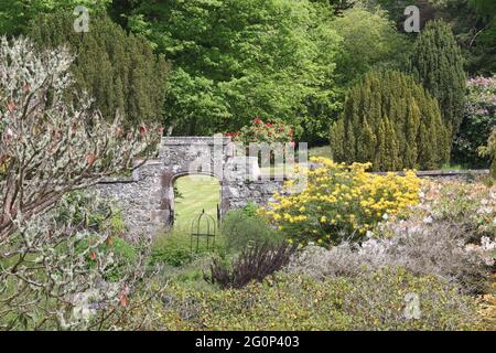 Château de Glenapp, Ballantrae, Girvan KA26 0NZ, Écosse, Royaume-Uni. 5 étoiles Luxury Castle Hotel, Ayrshire, South West Scotland. Les jardins de la terrasse formelle Banque D'Images