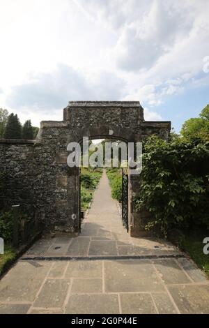 Château de Glenapp, Ballantrae, Girvan KA26 0NZ, Écosse, Royaume-Uni. 5 étoiles Luxury Castle Hotel, Ayrshire dans le sud-ouest de l'Écosse. Le jardin clos Banque D'Images