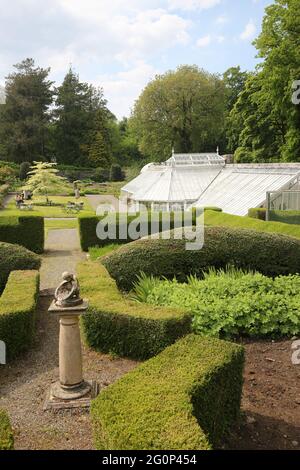 Château de Glenapp, Ballantrae, Girvan KA26 0NZ, Écosse, Royaume-Uni. 5 étoiles Luxury Castle Hotel, Ayrshire dans le sud-ouest de l'Écosse. Le jardin clos Banque D'Images