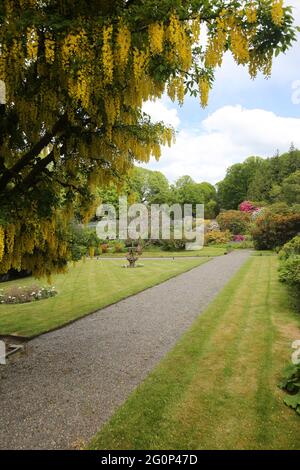 Château de Glenapp, Ballantrae, Girvan KA26 0NZ, Écosse, Royaume-Uni. 5 étoiles Luxury Castle Hotel, Ayrshire dans le sud-ouest de l'Écosse. Le jardin clos Banque D'Images