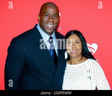 19 mai 2016, Los Angeles, Californie, États-Unis: Magic Johnson et Earlita Kelly, alias cookie Johnson, participent au 12ème concert annuel MusiCares MAP Tribute Fund. (Image crédit : © Billy Bennight/ZUMA Wire) Banque D'Images