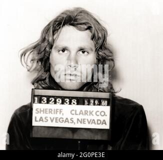 1968, 29 janvier, Clark County , Las Vegas , Etats-Unis : le célèbre chanteur et compositeur Rockstar JIM MORRISON ( 1943 - 1971 ) des PORTES ( fondé en 1965 ) quand a été arrêté par le département de police dans le mug-shot officiel . Jim avait été inculpé arrêté à l'extérieur du Pussycat-A-Go-Go à Las Vegas pour avoir été ivre en public lors de sa visite dans la ville avec l'auteur Robert Gover , qui est également arrêté . Photographe inconnu , Clark County , Las Vegas , Nevada . - HISTOIRE - FOTO STORICHE - MUSIQUE - MUSICA - CANTANTE - COMPOSITORE - ROCK STAR - ARRESTO - ARRESTATION - ARRESTATO DALLA POLIZIA - FOTO SEGNALLET Banque D'Images