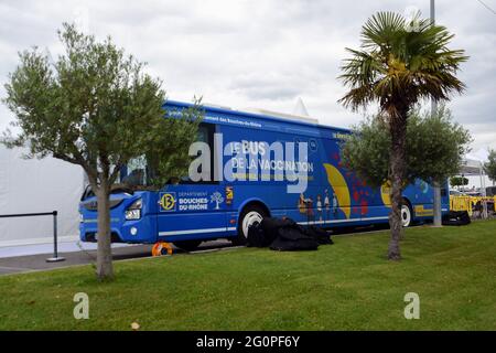 Marseille, France. 02 juin 2021. Vue d'un bus de vaccination. Le département des Bouches-du-Rhône a lancé un troisième bus de vaccination, avec la particularité d'être sans rendez-vous. Crédit : SOPA Images Limited/Alamy Live News Banque D'Images