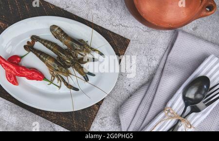 Nourriture péruvienne: Ingrédients pour préparer du savon de chupe, crevettes de rivière. Mise au point sélective Banque D'Images