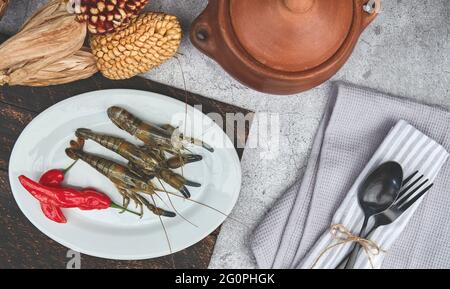 Nourriture péruvienne: Ingrédients pour préparer du savon de chupe, crevettes de rivière. Mise au point sélective Banque D'Images