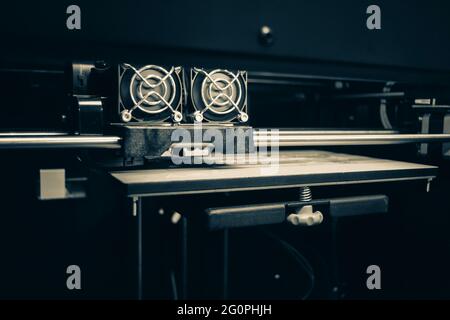 Objets imprimés par une imprimante 3d. Imprimante 3D tridimensionnelle automatique Banque D'Images