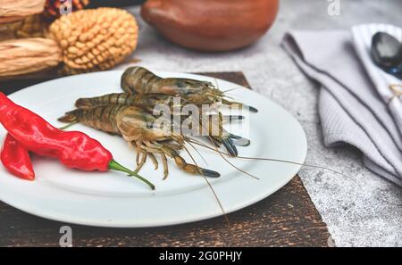 Nourriture péruvienne: Ingrédients pour préparer du savon de chupe, crevettes de rivière. Mise au point sélective Banque D'Images