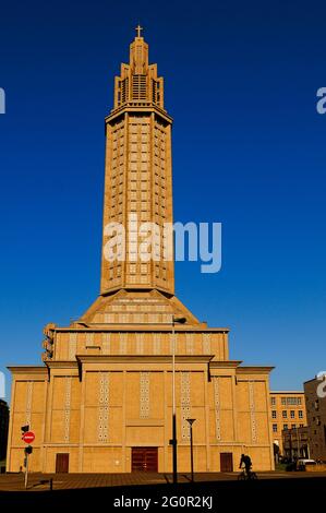 FRANCE, SEINE-MARITIME (76) NORMANDIE, LE HAVRE, ÉGLISE SAINT-JOSEPH ET SA TOUR-CLOCHER, CONSTRUITE EN 1957 PAR AUGUSTE PERRET Banque D'Images