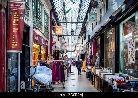 FRANCE. PARIS (10E ARRONDISSEMENT) BRADY CROSSING Banque D'Images