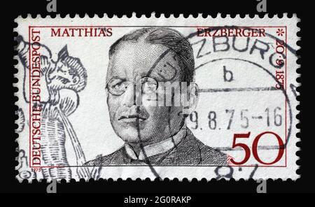 Un timbre imprimé en Allemagne montre Matthias Erzberger (1875-1921), homme politique, Centenaire de la naissance, vers 1975 Banque D'Images