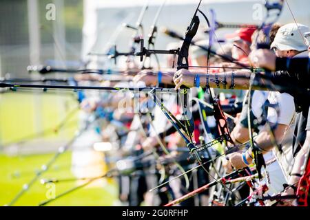 Berlin, Allemagne. 03ème juin 2021. Tir à l'arc: Coupe de l'Allemagne, tour de qualification, Olympiapark Berlin. Les archers photographent avec des arcs récurants. Credit: Christoph Soeder/dpa/Alay Live News Banque D'Images