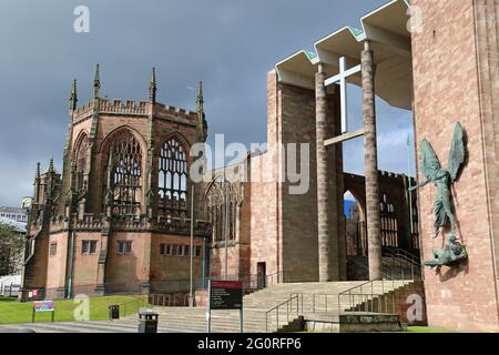 Ancienne et nouvelle cathédrale de Saint Michael (cathédrale de Coventry), Priory Street, Coventry, West Midlands, Angleterre, Grande-Bretagne, Royaume-Uni, Europe Banque D'Images