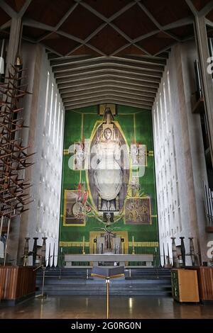 « Christ dans la gloire dans le Tetramorph » (Graham Sutherland, 1962, tapisserie), Chapelle des dames, Cathédrale de Coventry, Coventry, West Midlands, Angleterre Royaume-Uni Europe Banque D'Images