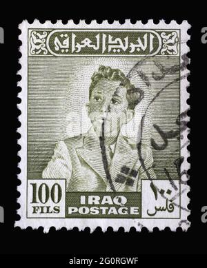 Le timbre imprimé en Irak montre le portrait du roi Fayçal II (1935-1958), série, vers 1948 Banque D'Images