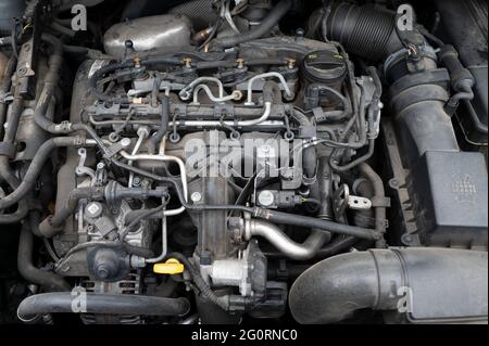 Stuttgart, Allemagne. 06e mai 2021. Le moteur d'une Volkswagen Caddy Diesel (norme Euro 5 avec première immatriculation en mai 2015) de l'équipe de chiens de la police de Stuttgart. Credit: Marijan Murat/dpa/Alamy Live News Banque D'Images