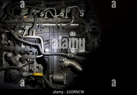 Stuttgart, Allemagne. 06e mai 2021. Le moteur d'une Volkswagen Caddy Diesel (norme Euro 5 avec première immatriculation en mai 2015) de l'équipe de chiens de la police de Stuttgart. Credit: Marijan Murat/dpa/Alamy Live News Banque D'Images