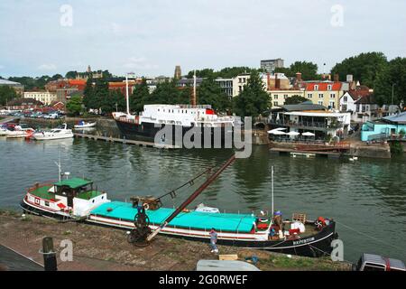 Bathurst Basin avec le club de musique Thekla amarré à Bathurst Basin, près du trou dans le mur pub bateaux de travail Bristol Angleterre UK pendant la journée Banque D'Images