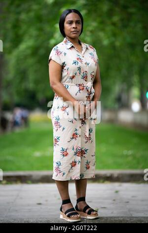 Lillian Serunkuma parle aux médias à New Scotland Yard, Londres. Le petit-fils de Mme Serunkuma, âgé de deux ans, a été abattu à la tête de Brant, dans le nord-ouest de Londres, le 3 2020 juin, avec la balle qui manquait une artère cruciale d'un millimètre. Date de la photo: Jeudi 3 juin 2021. Banque D'Images