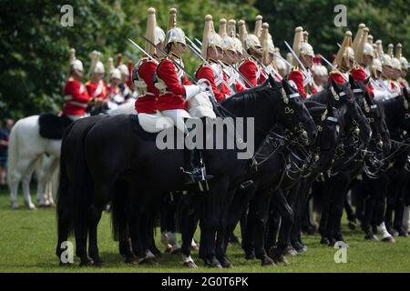 Membres de la cavalerie de la maison lors de l'inspection annuelle du Major général du Household Cavalry Mounted Regiment à Hyde Park, Londres. Date de la photo: Jeudi 3 juin 2021. Banque D'Images