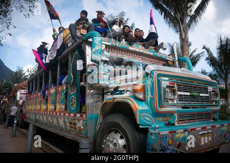 La communauté autochtone 'Misak' a participé à la journée de mobilisation le 2 juin 2021 à Bogota, en Colombie, dans le cadre de la grève nationale qui a déjà pris 35 jours. (Photo de Santiago Villegas/Pacific Press/Sipa USA) crédit: SIPA USA/Alay Live News Banque D'Images