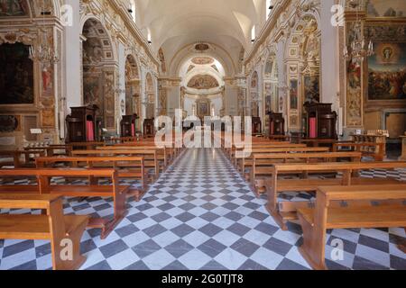 Intérieur de la cathédrale de Fabriano dédiée à San Venanzio à Fabriano, province d'Ancona, Marche, Italie Banque D'Images