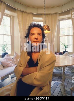 Portrait de Jim Kerr du groupe écossais simple Minds in Londres vers 1987 Banque D'Images