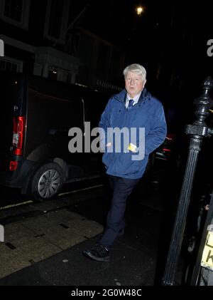 Stanley johnson est allé faire une promenade autour de mayfair pour voir des magasins afin qu'il puisse acheter un cadeau à son fils Boris car il était très heureux tout a ouvert encore 17/5/2021 images blitz Banque D'Images