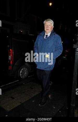 Stanley johnson est allé faire une promenade autour de mayfair pour voir des magasins afin qu'il puisse acheter un cadeau à son fils Boris car il était très heureux tout a ouvert encore 17/5/2021 images blitz Banque D'Images