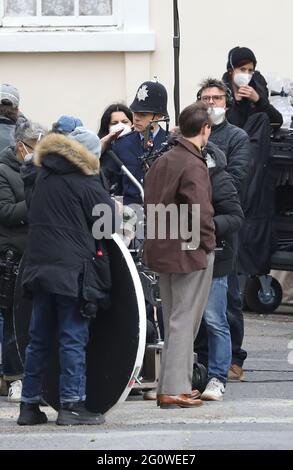 Harry Styles sur le set de Michael GrandageÕs dernier film mon policier. Le film est adapté du livre acclamé de Behan Roberts et se trouve dans la ville balnéaire de Brighton, en Angleterre, sous les étoiles de 1950Õs Harry Styles, Emma Corrin et David Dawson. Photo de JAMES BOARDMAN Banque D'Images