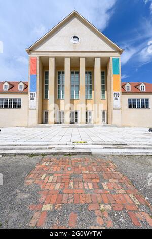 Dresde, Allemagne. 03ème juin 2021. Vue sur la Festspielhaus Hellerau. Il a été construit en 1911 selon un design de l'architecte Heinrich Tessenow. Credit: Robert Michael/dpa-Zentralbild/ZB/dpa/Alay Live News Banque D'Images