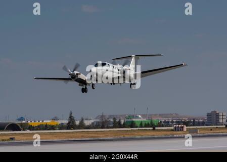 KONYA, TURQUIE - 26 juin 2019 : plusieurs avions de l'armée de l'air turque, dont Beechcraft, se rassemblent pour un exercice militaire connu sous le nom d'aigle anatolien. Pilote Banque D'Images