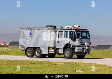 KONYA, TURQUIE - 26 juin 2019 : plusieurs avions et forces terrestres de l'armée de l'air turque, y compris les pompiers se réunissent pour un exercice militaire savent A. Banque D'Images