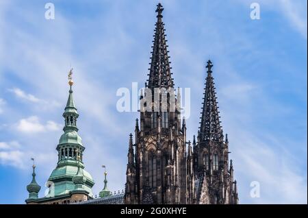 Les tours de la cathédrale Saint-Vitus, le château de Prague, République tchèque Banque D'Images