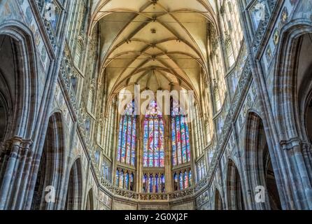 La nef vers le choeur de la cathédrale St Vitus, château de Prague, République tchèque Banque D'Images