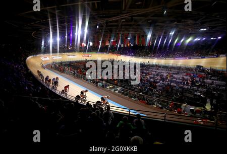 Photo du dossier datée du 27-02-2020 d'UNE vue générale pendant la course de grattage des hommes pendant le deuxième jour des Championnats du monde de cyclisme sur piste 2020 de l'UCI. Date de publication : jeudi 3 juin 2021. Banque D'Images