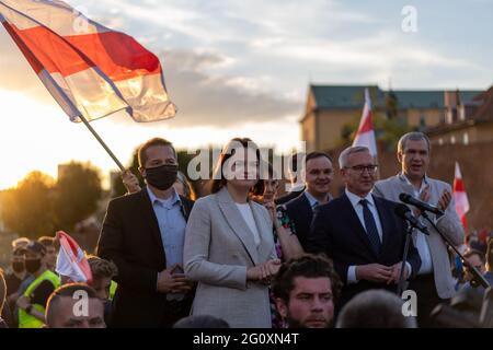 Varsovie, Pologne - 03 juin 2021 : Portrait du leader de l'opposition biélorusse, Sviatlana Tsikhanouskaya, assiste à une manifestation contre la situation politique dans Banque D'Images