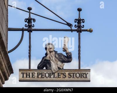 Le panneau People's Story Museum sur le Royal Mile, Édimbourg, Écosse, Royaume-Uni. Banque D'Images