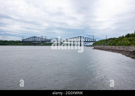 Les deux ponts de Québec (le pont de Québec et le pont Pierre-Laporte) ont vue de la rive nord du fleuve Saint-Laurent, dans le district de la Sillery Cap-blanc Banque D'Images