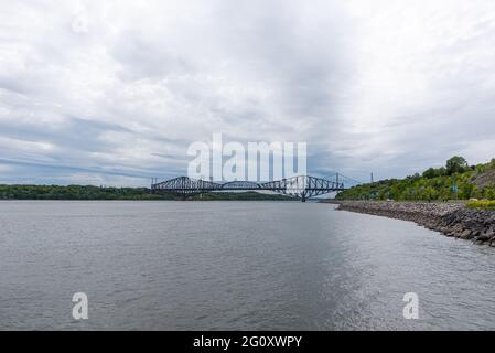 Les deux ponts de Québec (le pont de Québec et le pont Pierre-Laporte) ont vue de la rive nord du fleuve Saint-Laurent, dans le district de la Sillery Cap-blanc Banque D'Images