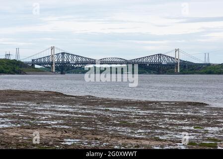 Les deux ponts de Québec (pont de Québec et pont Pierre-Laporte) ont vue de la rive nord du fleuve Saint-Laurent dans le district de Cap-Rouge Banque D'Images