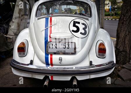 Herbie. La voiture emblématique Volkswagen Beetle est présentée dans les films « Herbie » de Disney avec une plaque d'immatriculation et des rayures appropriées Banque D'Images