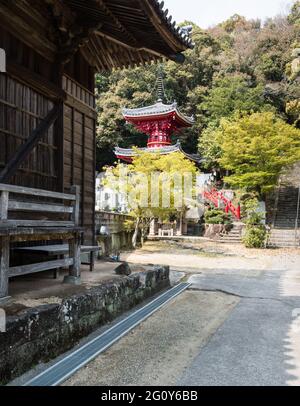 Naruto, Japon - 2 avril 2018 : sur le terrain de Konsenji, temple numéro 3 en pèlerinage à Shikoku Banque D'Images