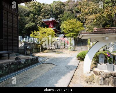 Naruto, Japon - 2 avril 2018 : sur le terrain de Konsenji, temple numéro 3 en pèlerinage à Shikoku Banque D'Images