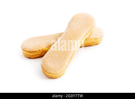 Biscuit italien savoiardi. Biscuits sucrés. Biscuits éponge tiramisu isolé sur fond blanc. Banque D'Images