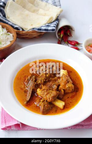 Le curry de mouton Shahi, le masala de mouton, le korma de mouton est un célèbre plat non végétarien épicé de l'Inde. Il est fait de viande de chèvre avec des épices. Banque D'Images