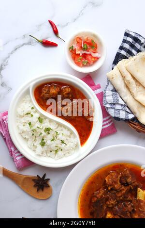 Le curry de mouton Shahi, le masala de mouton, le korma de mouton est un célèbre plat non végétarien épicé de l'Inde. Il est fait de viande de chèvre avec des épices. Banque D'Images