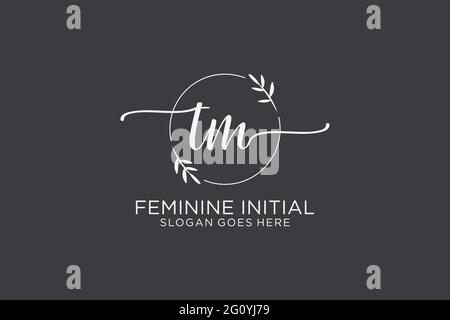 TM beauté monogramme et élégant logo design écriture logo de la signature initiale, mariage, mode, floral et botanique avec modèle créatif. Illustration de Vecteur