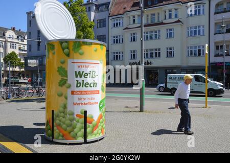 Publicité pour tinplate CAN à Steglitz, Berlin, Allemagne - 3 juin 2021. Banque D'Images